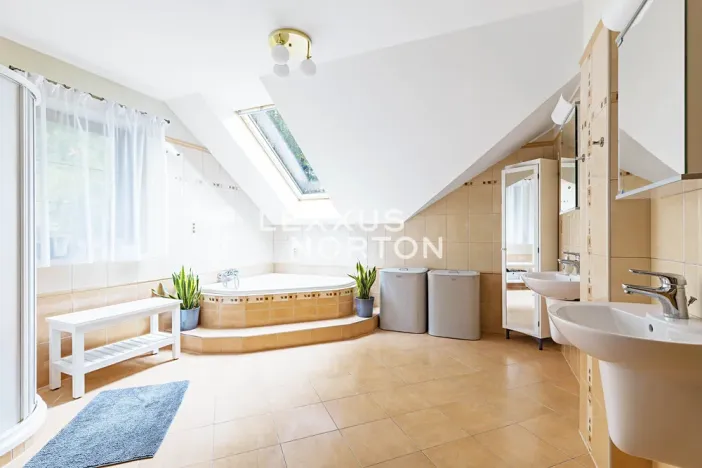 Prodej rodinného domu, Benešov, 264 m2