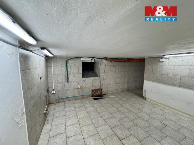 Pronájem výrobních prostor, Hostomice, Tyršovo náměstí, 220 m2