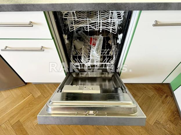 Pronájem bytu 2+kk, Praha - Holešovice, Komunardů, 51 m2