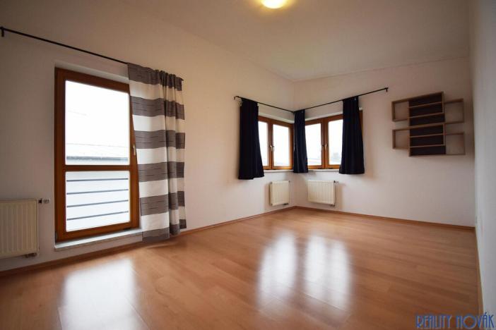 Pronájem rodinného domu, Praha - Hloubětín, Stropnická, 142 m2