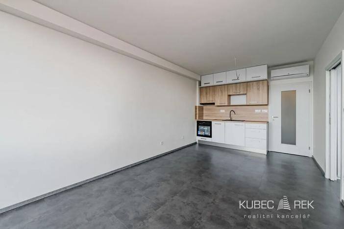 Pronájem bytu 2+kk, Sezimovo Ústí, náměstí Tomáše Bati, 52 m2