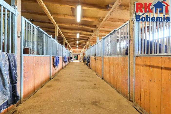 Prodej výrobních prostor, Břežany II, 3294 m2