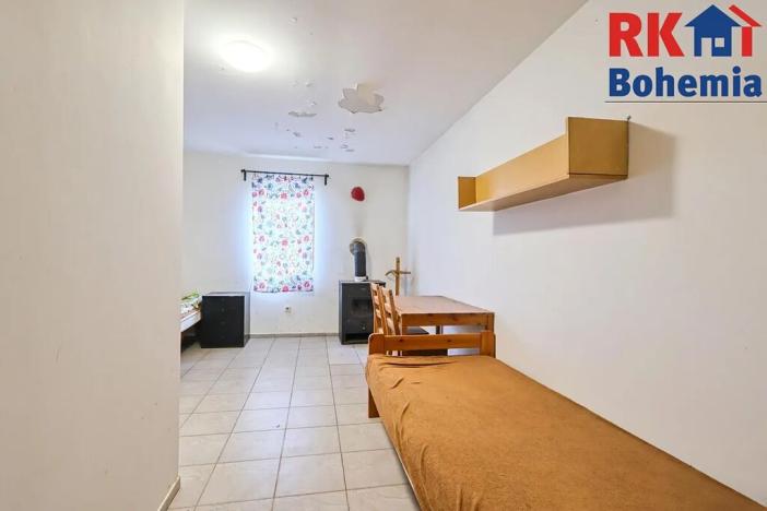 Prodej výrobních prostor, Břežany II, 3294 m2