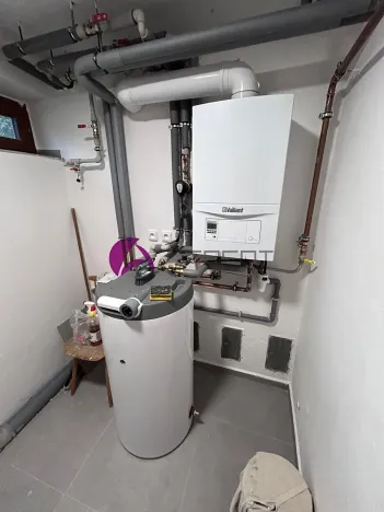 Pronájem rodinného domu, Charváty, 250 m2