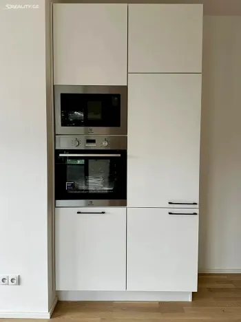 Pronájem bytu 2+kk, Praha - Vinohrady, Perucká, 46 m2