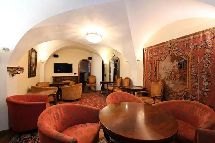 Pronájem restaurace, Praha - Malá Strana, Maltézské náměstí, 89 m2