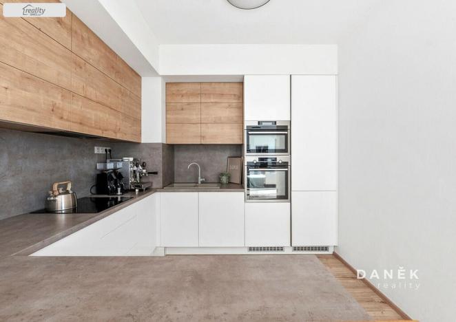 Prodej bytu 3+kk, Oslavany, náměstí 13. prosince, 76 m2