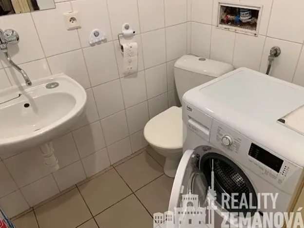 Pronájem bytu 1+1, Praha - Smíchov, Vltavská, 30 m2