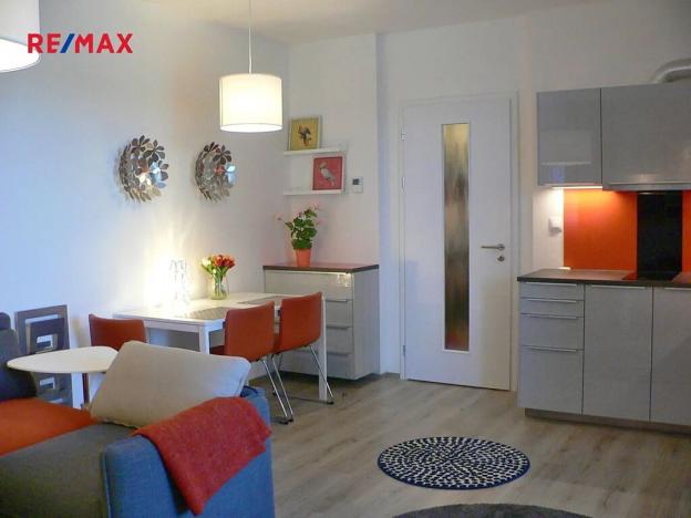 Pronájem bytu 1+kk, Praha - Malešice, Počernická, 42 m2