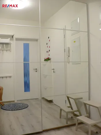 Pronájem bytu 1+kk, Praha - Malešice, Počernická, 42 m2