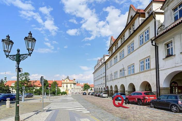 Pronájem kanceláře, Praha - Hradčany, Loretánské náměstí, 18 m2