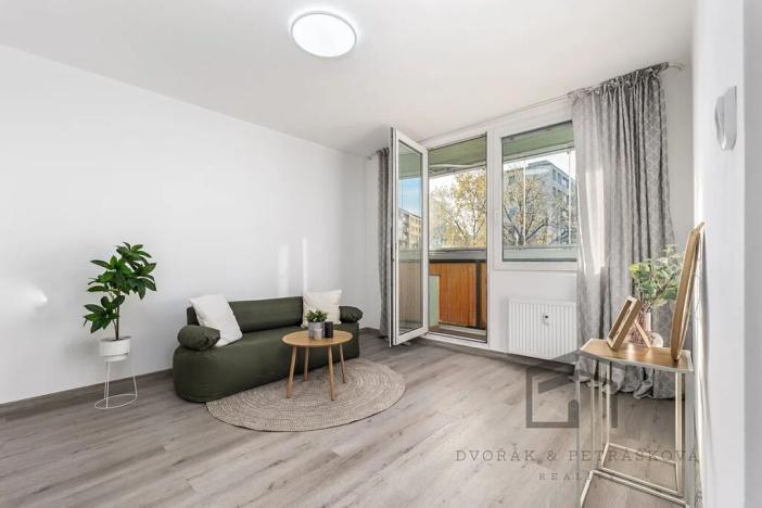 Pronájem bytu 1+1, Praha - Záběhlice, Jabloňová, 33 m2