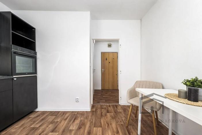 Pronájem bytu 1+1, Praha - Záběhlice, Jabloňová, 33 m2