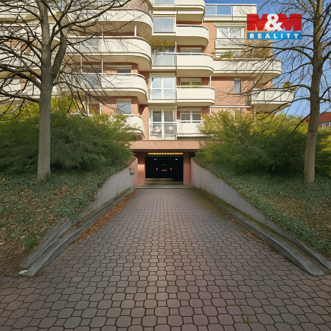 Pronájem garážového stání, Praha, U kříže, 14 m2