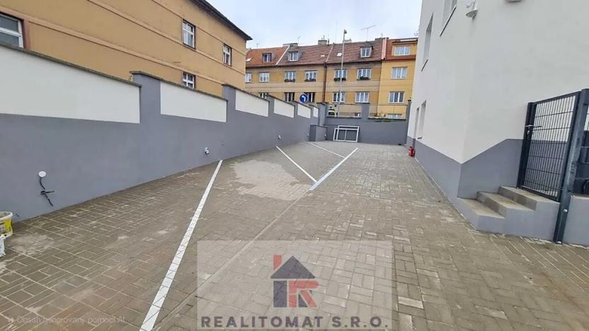 Prodej garáže, Praha - Motol, Podhorská, 15 m2