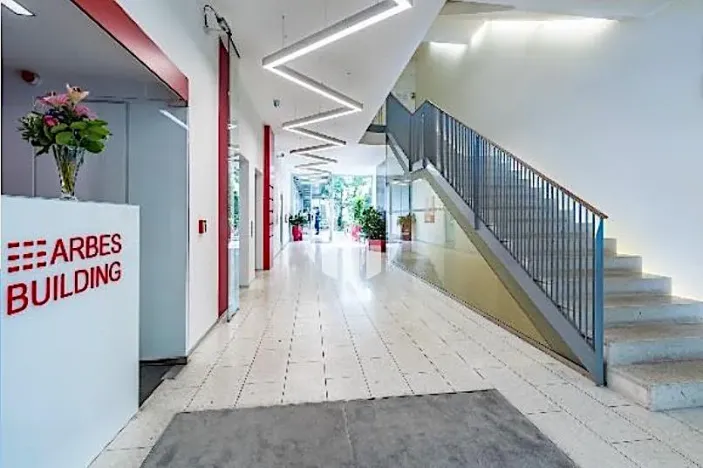 Pronájem kanceláře, Praha - Smíchov, Štefánikova, 215 m2