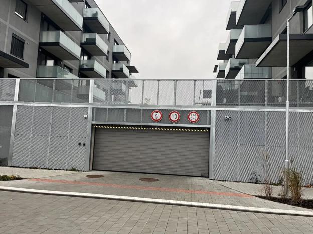 Pronájem garážového stání, Praha, 21 m2