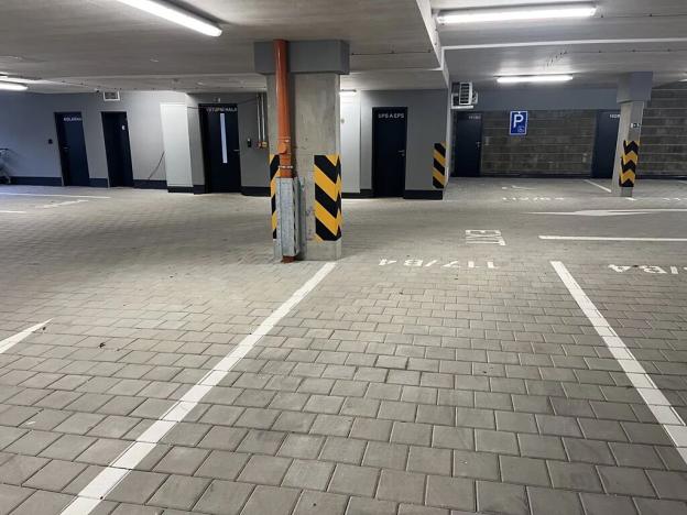 Pronájem garážového stání, Praha, 21 m2