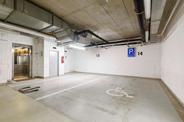 Pronájem garážového stání, Praha - Vinohrady, Italská, 20 m2