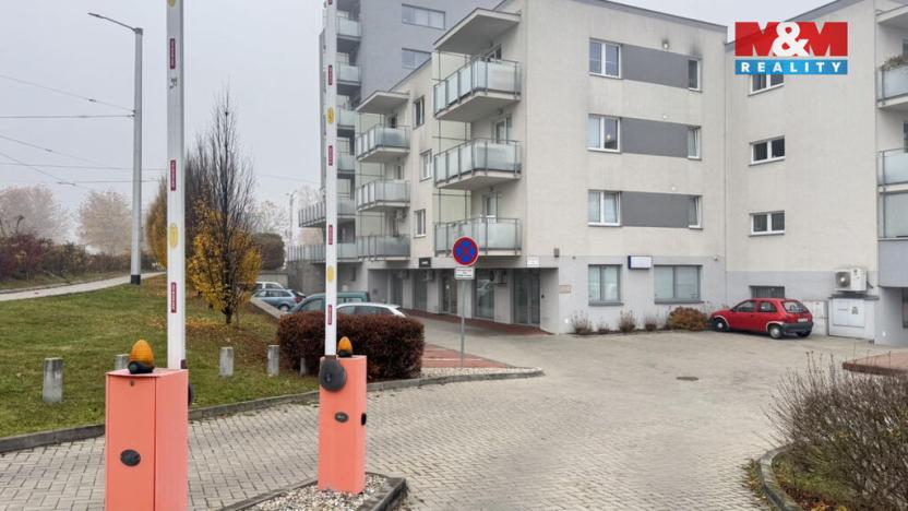 Prodej garážového stání, Olomouc, tř. Míru, 13 m2