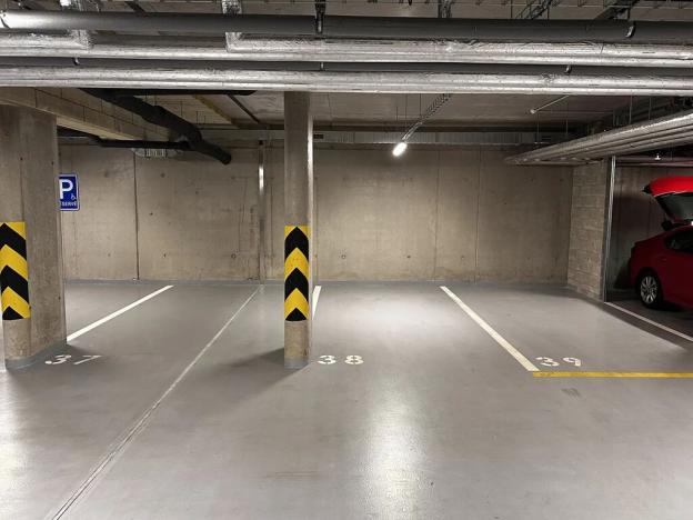 Pronájem garážového stání, Praha, 16 m2