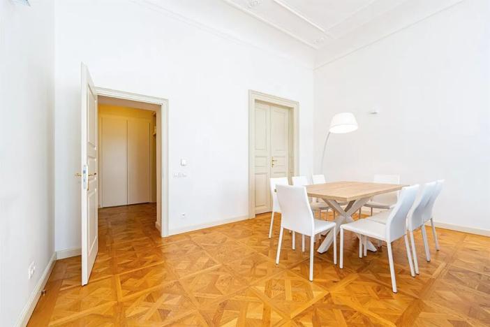 Pronájem bytu 3+1, Praha - Nové Město, Bolzanova, 93 m2