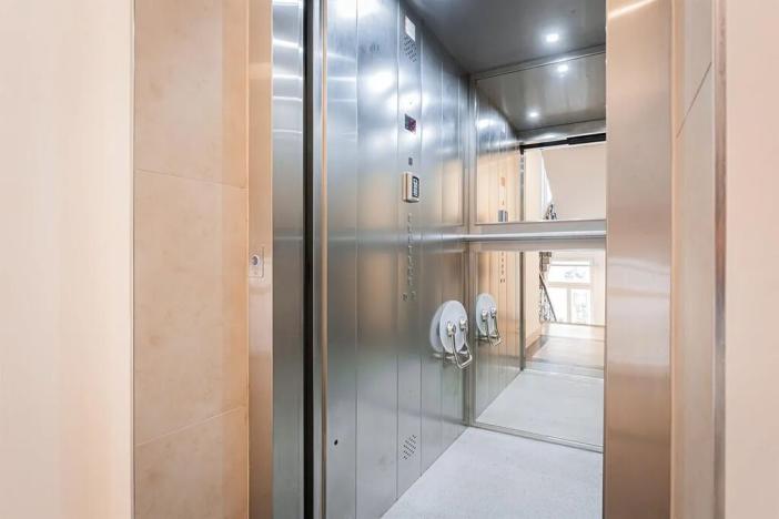 Pronájem bytu 2+kk, Praha - Bubeneč, Šmeralova, 51 m2