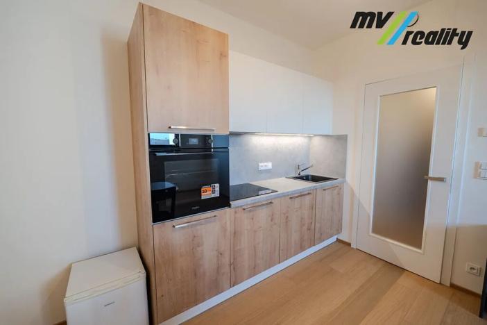 Prodej bytu 1+kk, Praha - Hrdlořezy, V třešňovce, 35 m2