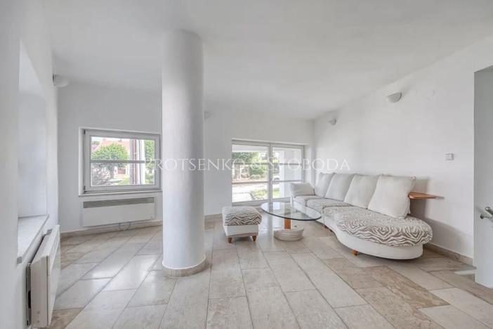 Prodej kanceláře, Křižanov, Benešovo náměstí, 530 m2