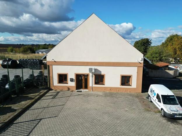 Prodej obchodního prostoru, Břežany I, 590 m2