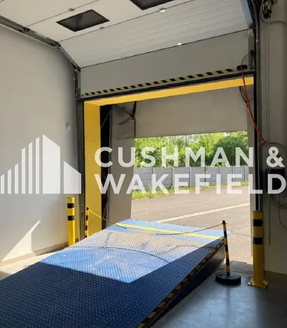 Pronájem skladu, Milovice, Topolová, 7445 m2