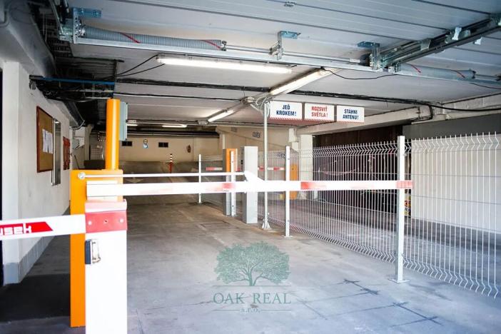 Pronájem garážového stání, Praha - Podolí, Milevská, 14 m2