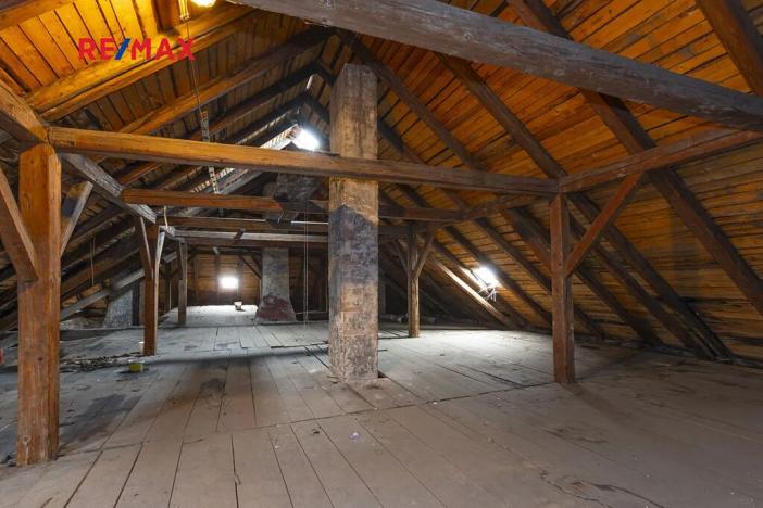 Prodej výrobních prostor, Dašice, náměstí T. G. Masaryka, 2490 m2