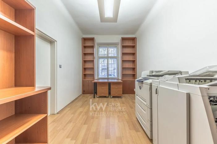 Pronájem kanceláře, Praha - Bubeneč, Jana Zajíce, 270 m2