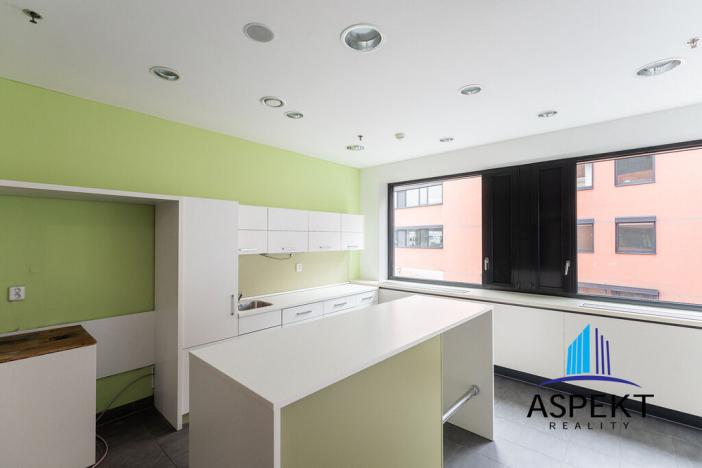 Pronájem kanceláře, Praha - Chodov, Líbalova, 107 m2