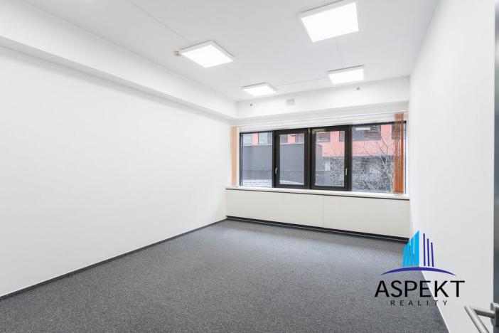 Pronájem kanceláře, Praha - Chodov, Líbalova, 28 m2