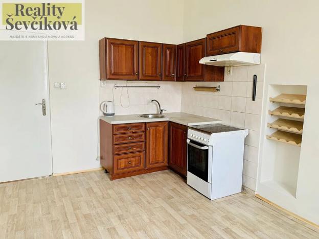 Pronájem bytu 2+1, Hradec Králové, Smetanovo nábřeží, 90 m2