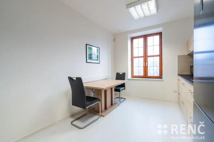Pronájem kanceláře, Brno, Slovákova, 129 m2