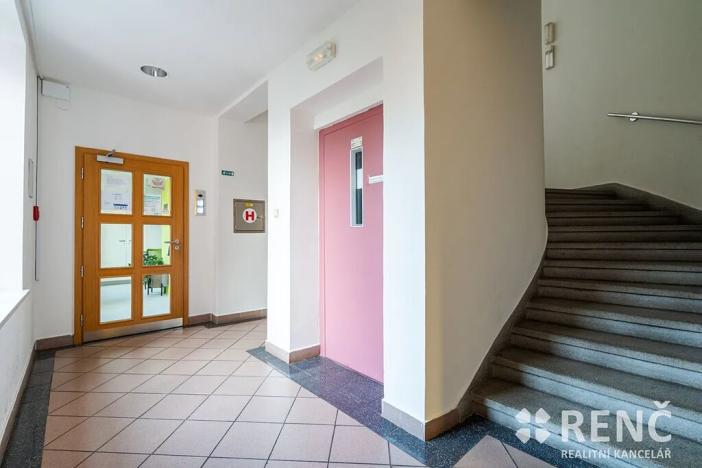 Pronájem kanceláře, Brno, Slovákova, 129 m2