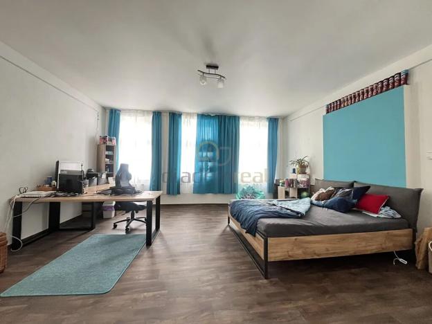 Pronájem bytu 2+1, Jindřichův Hradec, nám. Míru, 97 m2