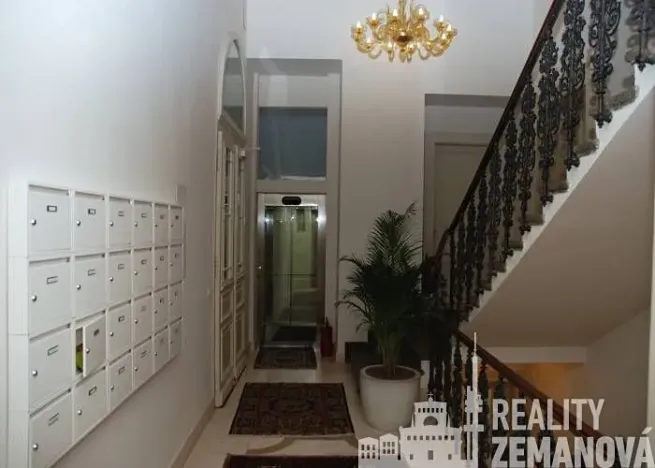 Pronájem bytu 1+kk, Praha - Vinohrady, Italská, 49 m2