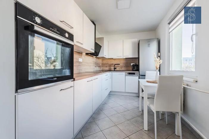 Prodej bytu 3+1, Praha - Újezd nad Lesy, Žárovická, 68 m2