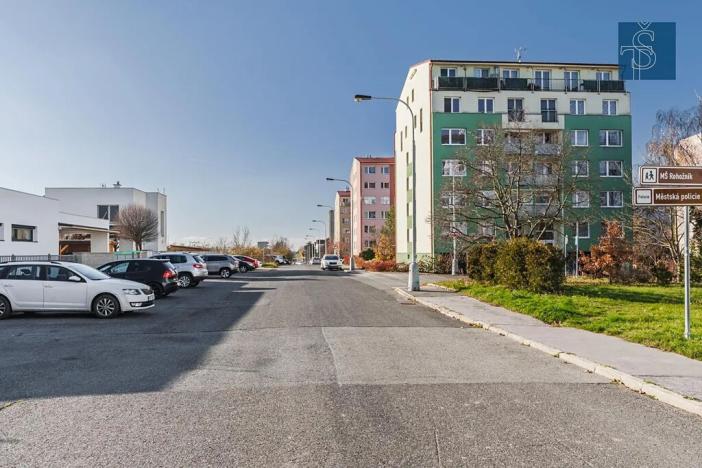 Prodej bytu 3+1, Praha - Újezd nad Lesy, Žárovická, 68 m2