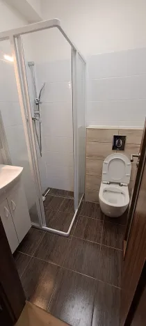 Pronájem bytu 2+kk, Praha - Čakovice, Bělomlýnská, 31 m2