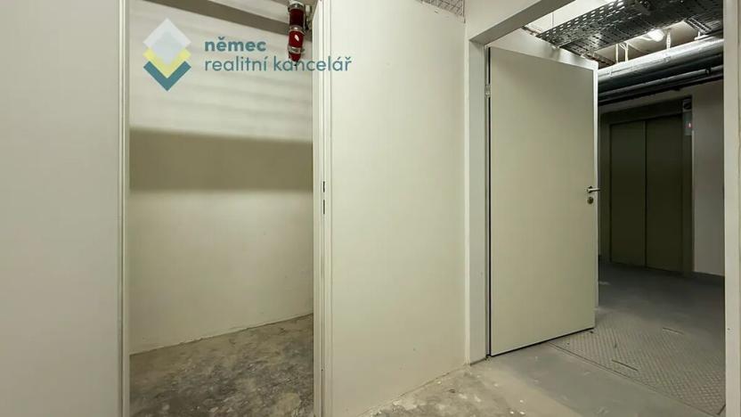 Pronájem skladu, Praha - Střížkov, Děčínská, 2 m2