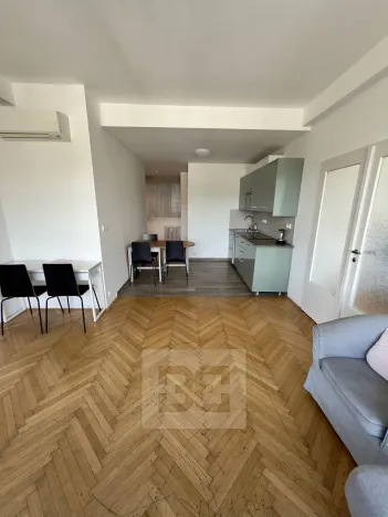 Pronájem bytu 3+1, Praha - Staré Město, Revoluční, 82 m2