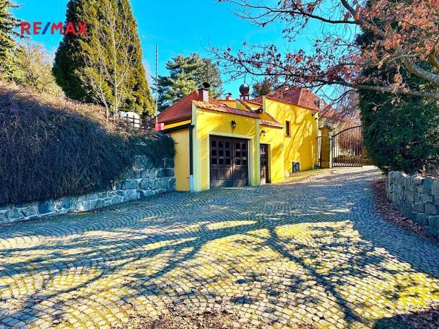 Pronájem vily, Perštejn, 700 m2