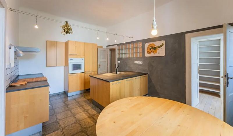 Pronájem bytu 3+1, Praha - Bubeneč, Uralská, 101 m2