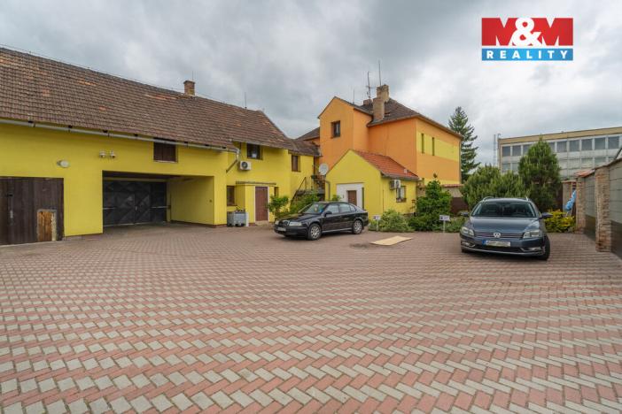 Prodej činžovního domu, Černčice, Husova, 732 m2