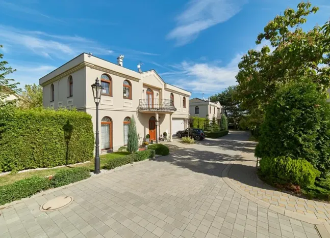 Pronájem vily, Praha, 243 m2